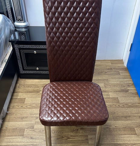 Sillas de comedor de cuero sintético con respaldo alto y estructura cromada disponibles en negro, marrón, rojo y blanco