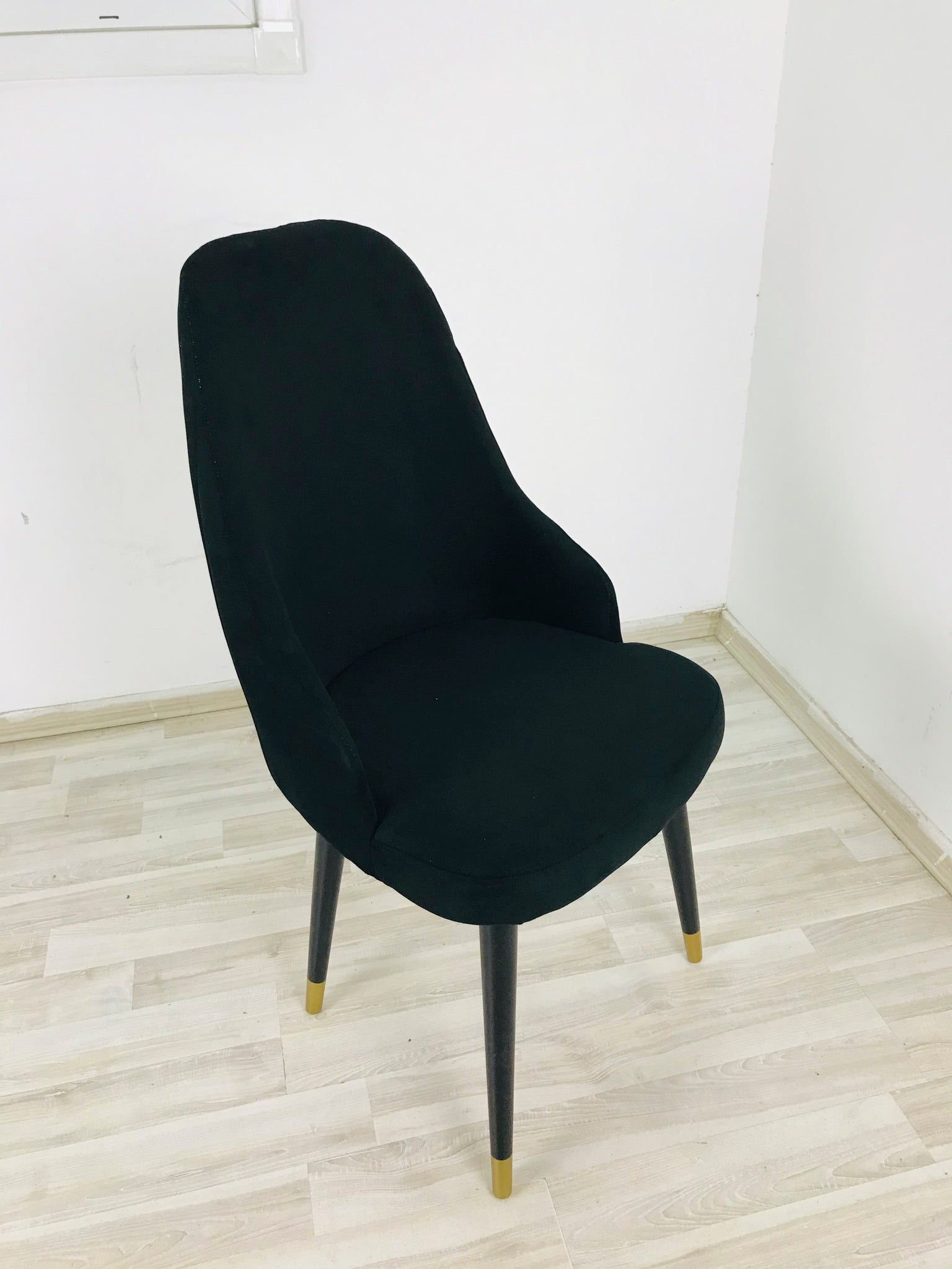 Juego de 4 sillas marroquíes de terciopelo de 7 estrellas con costuras y patas de madera de apoyo